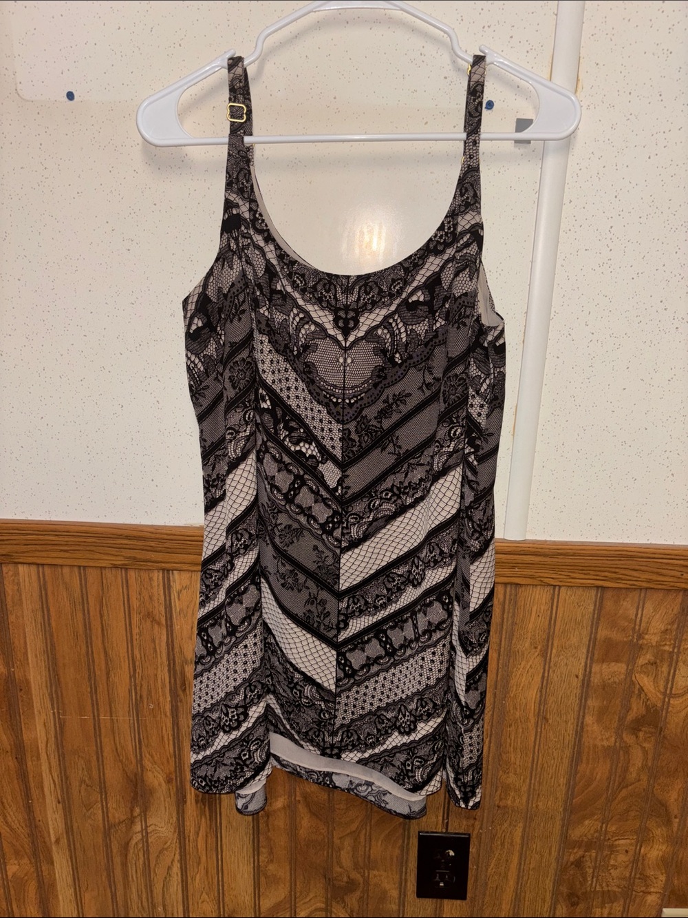 Cabi - Women’s Black & Cream Lace camisole tank (size large)